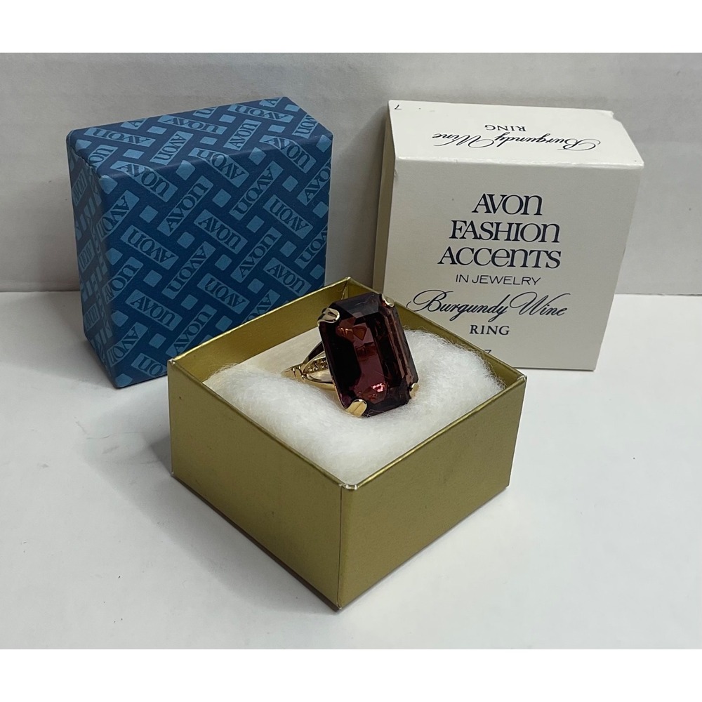 1979 Avon Burgandy Wine Ring Sz.7 Faceted Large Purple Gold-tone Cocktail